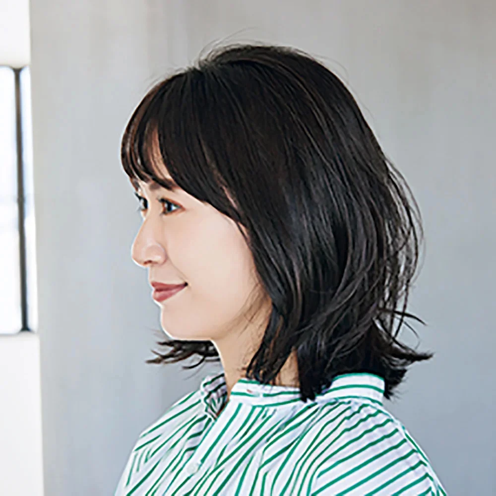 横から見た　人気ミディアムヘアスタイル８位の髪型