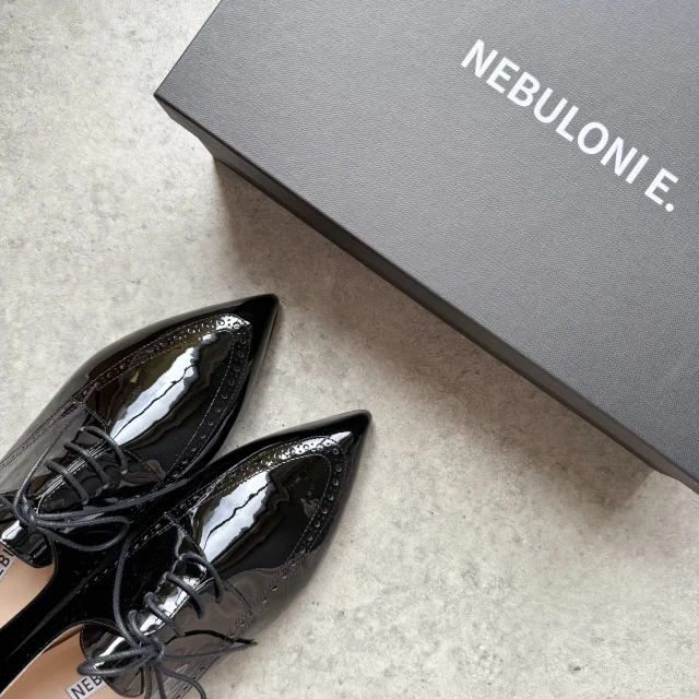 レースアップローファーの写真