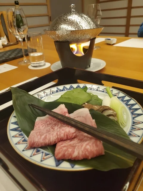 強肴は静岡黒毛和牛リブロースの鍋仕立て