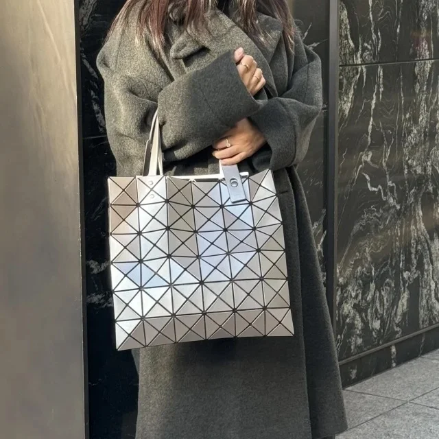 2025年美女組が選んだ、自分へのご褒美バッグ。今の私にしっくりくる“本当に使える名品”たち_1_15