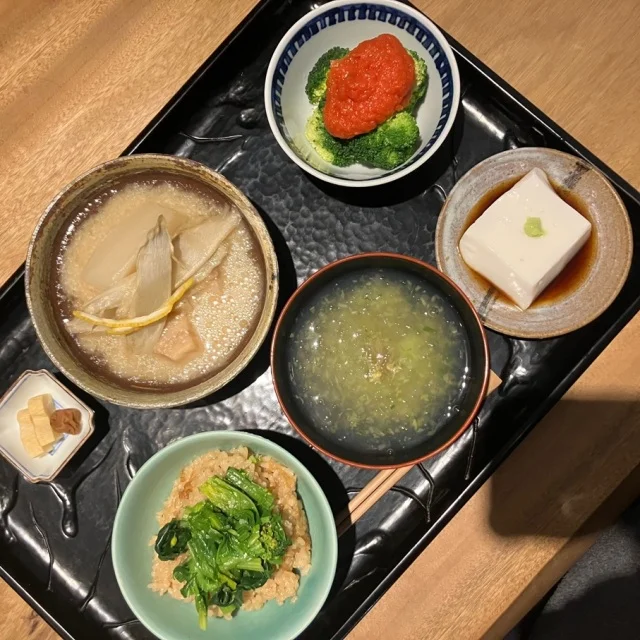 【鎌倉さんぽ】日帰りで大満足！滋味あふれる野菜ランチと老舗を巡る夫婦の休日_1_4