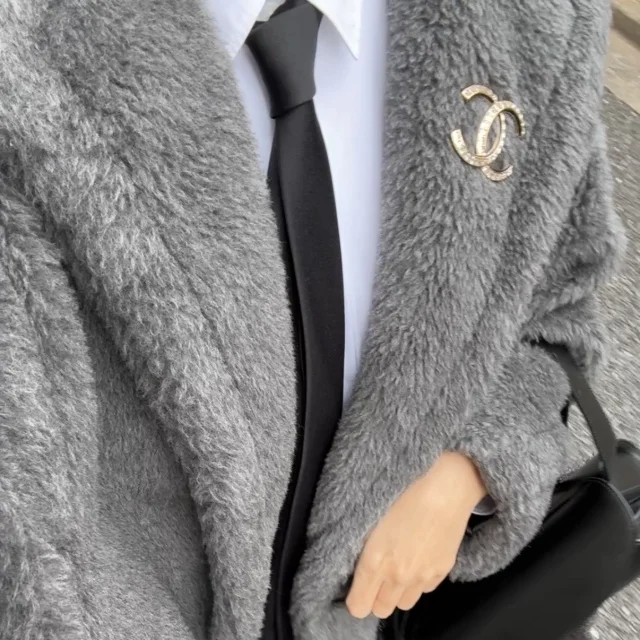 冬のコーデにさりげなく差がつく、ブローチの効かせ方_1_3