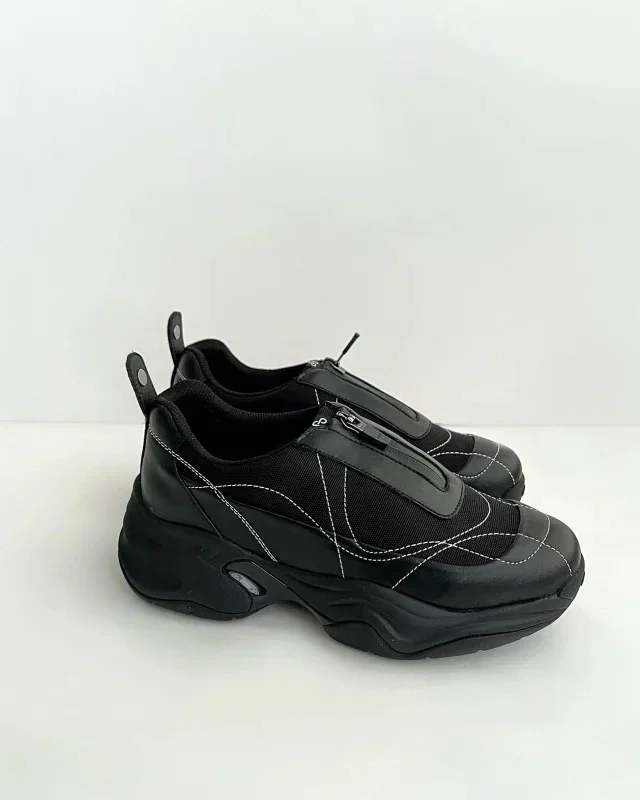 大人の足元アップデート！ 40代のきれいめコーデに合うスニーカー５選_1_17