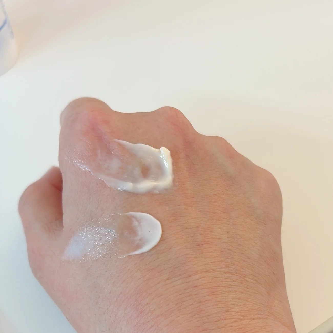 2025　新作コスメ　2025　新作コスメ　　クラランス　CLARINS　ファーミング EX クリーム オールスキン　ハリ弾力ケア　クリーム2種の比較写真