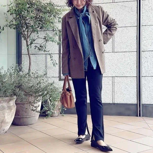 縦ラインが最強！40代骨格ストレートの着痩せカジュアルコーデ