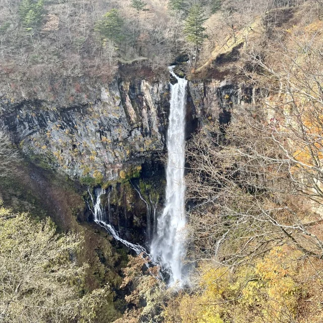 滝の音が響き渡る華厳滝