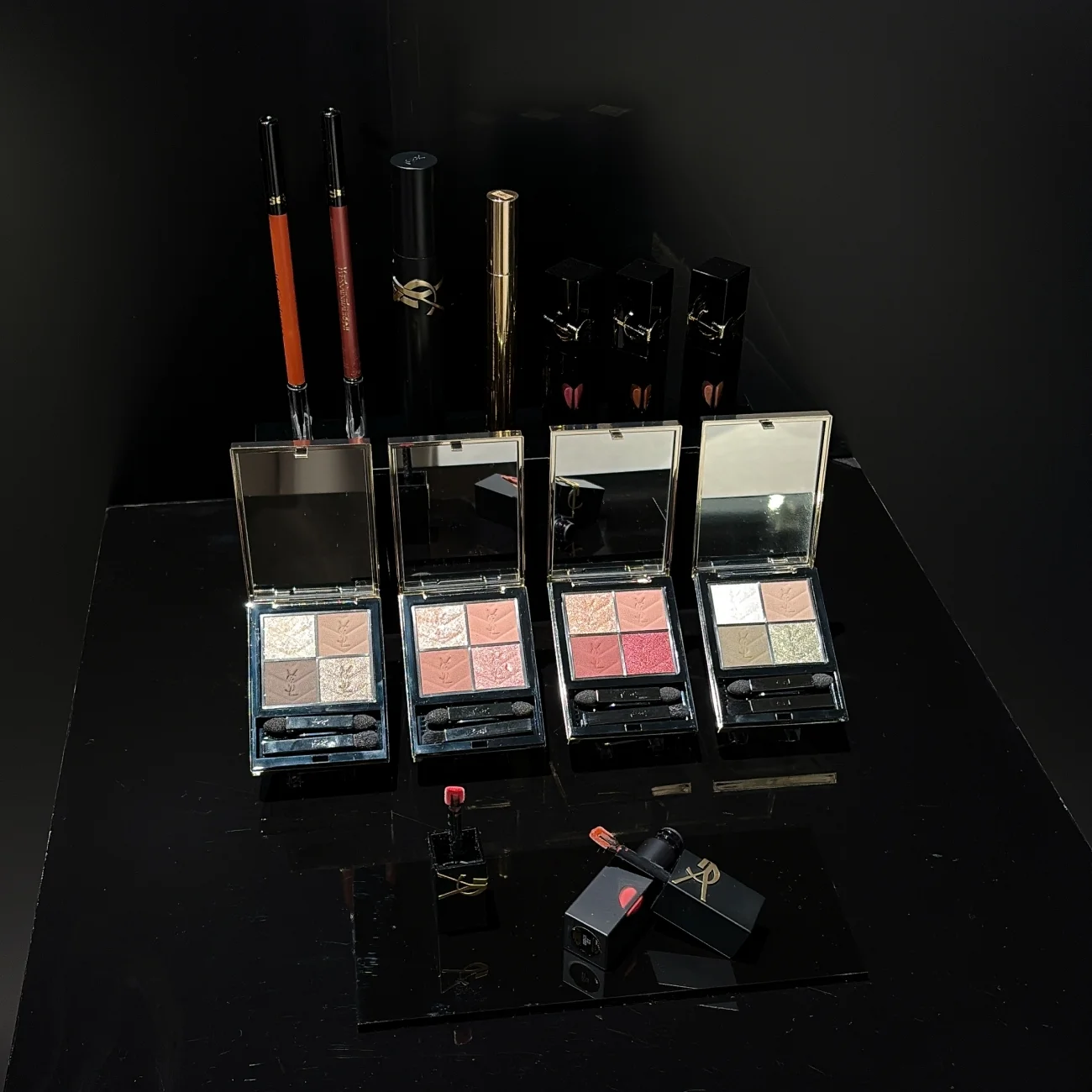 2025 新作コスメ YSL 秋新色の写真 クチュール ミニ クラッチ 新4色(左から順に720/730/820/830) 各¥10890/イヴ・サンローラン ボーテ<8月1日(金)全国発売> *7月23日(水)より表参道フラッグシップ ブティック・公式オンラインブティックにて先行発売