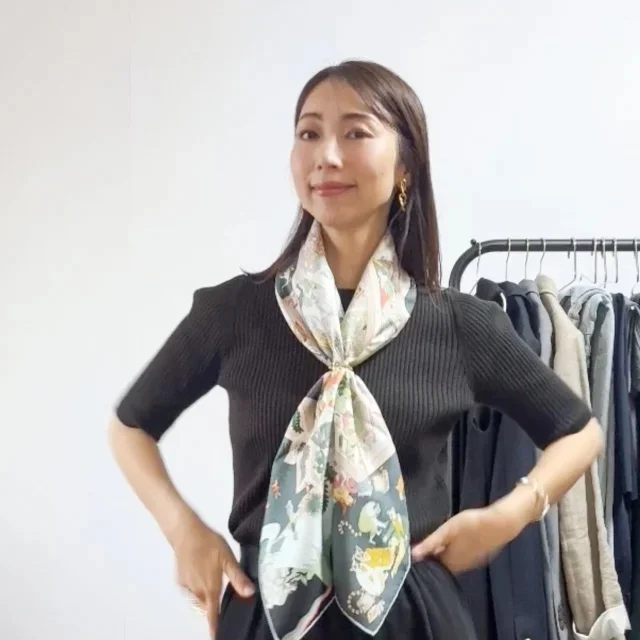 巻くだけで印象が変わる！大人のための最旬スカーフアレンジ【40代ファッション】_1_5