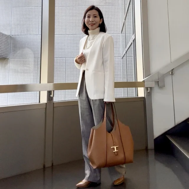 【冬の通勤コーデ】白ジャケットで作る冬の華やぎ通勤スタイル！_1_4