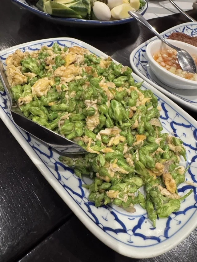 バンコク　レストラン　Plu