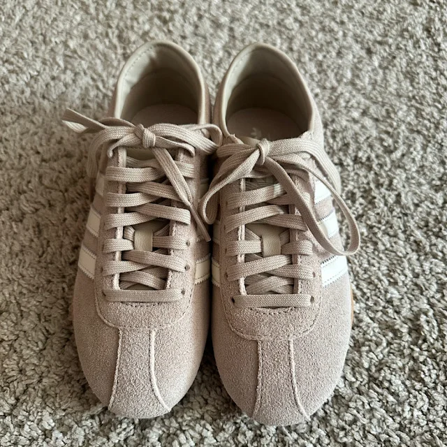 【adidas Tokyo】小柄でもバランス良く履けるニュアンスカラーのスニーカー!_1_2