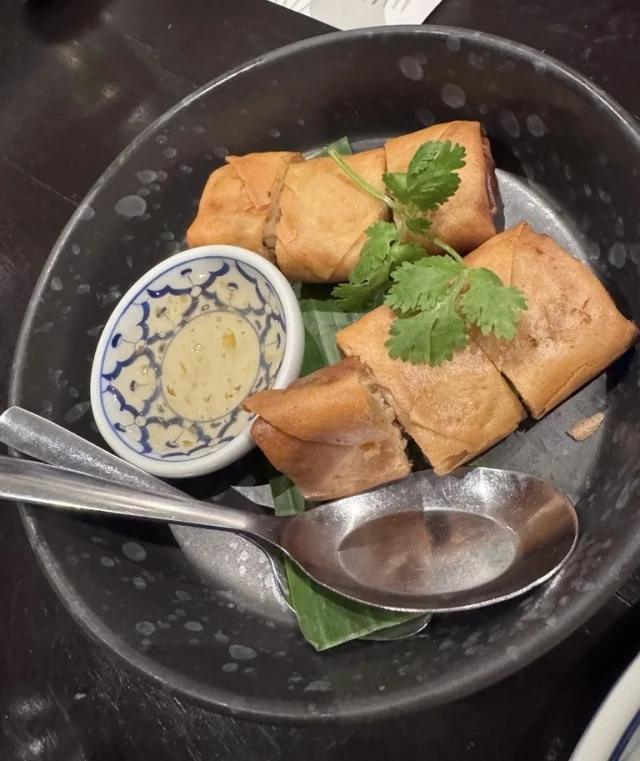 バンコク　レストラン　Plu