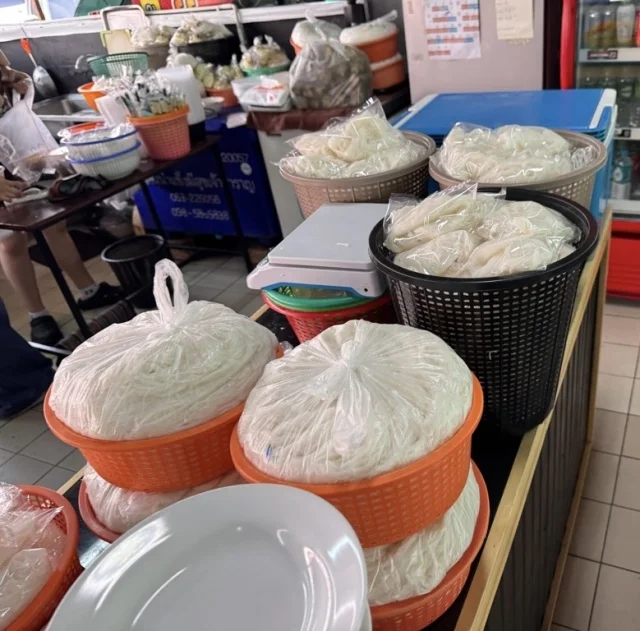 チェンマイ　ナムギャオ　市場