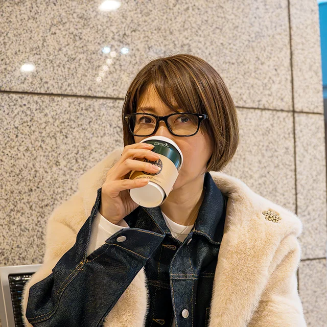 メガネコーデ、40代ファッション、50代ファッション、大人のカジュアルコーデ、大人の休日ファッション　伊達メガネコーデ　レイバン Ray−Ban　RayBan