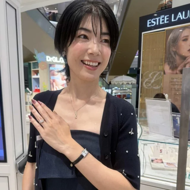 ネイビー×シルバーでつくる“大人のきらめき”冬のワントーンコーデ_1_4