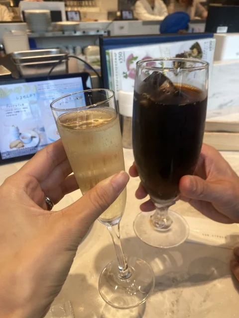 【大人気】KITTE大阪の【赤白】話題のウメキタエリアを見渡しながらカジュアルフレンチ_1_3-1