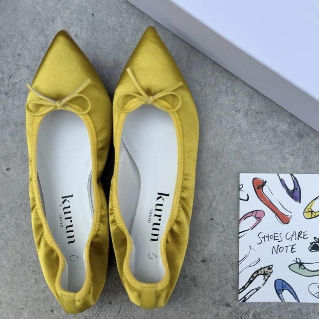 イエローシューズの写真