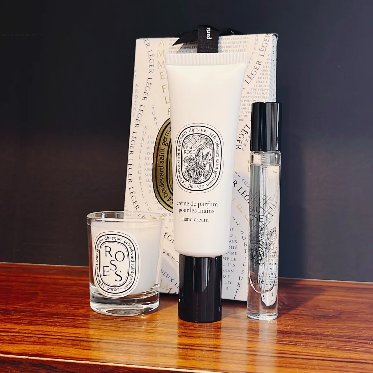 40代　おすすめ　クリスマスコフレ　DIPTYQUE HOLIDAY COLLECTION 2023：ディプティック　サプライズポーチ オーローズ