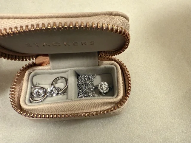 【保存版】ヨーロッパ旅行のスリ対策まとめ｜防犯グッズ・持ち物・歩き方_1_7-1