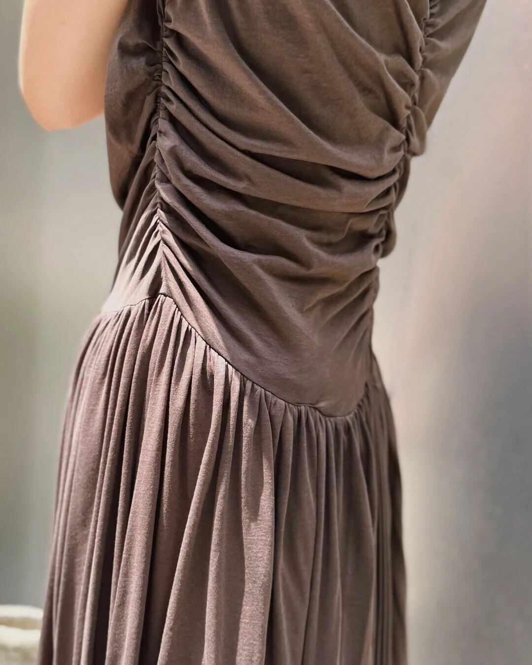 アンスクリアのワンピースのウエスト周り　Light jersey Dress