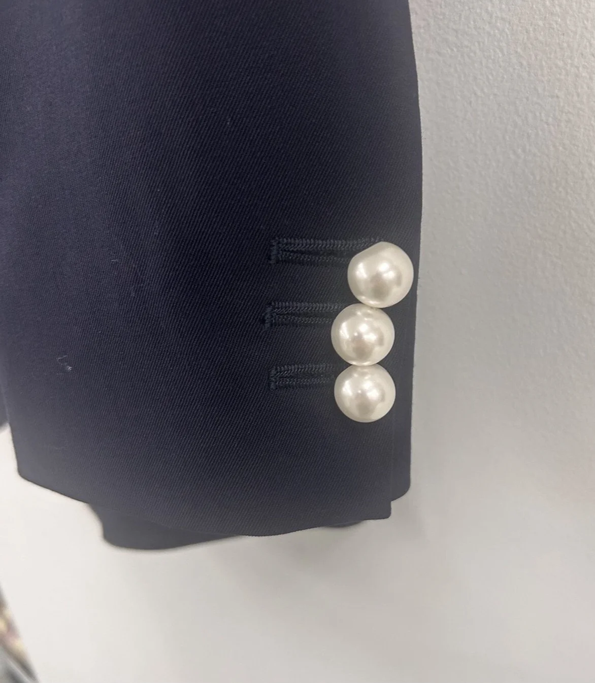 CINOHのパールボタンジャケット