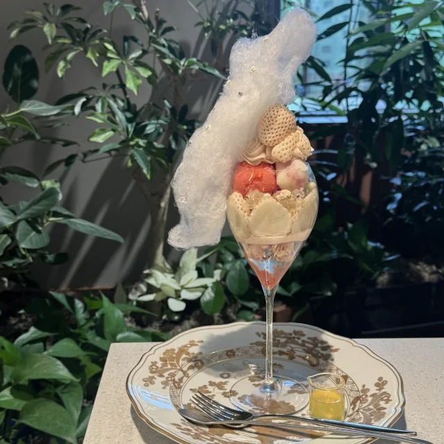 幻の白イチゴ 雪うさぎのパフェ