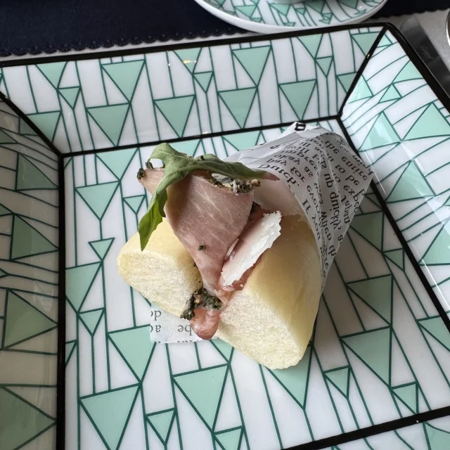 プラダアフタヌーンティー