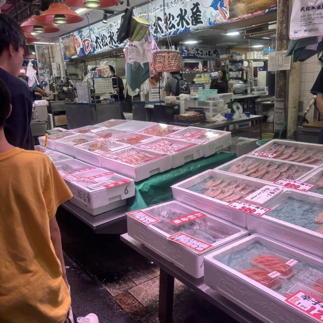 市場内は活気に溢れておりました