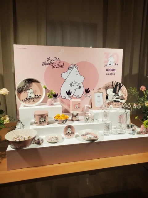 フィンランド大使館ムーミンアラビア発表会、立食パーティの様子