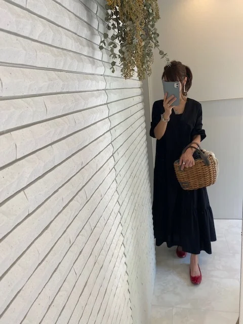 最近買った一押しZARA②　パフスリーブ付き黒ワンピース