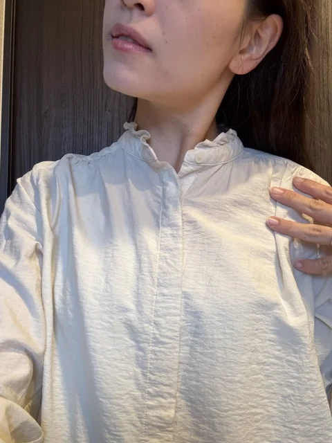 シャツ×ニットの組み合わせに夢中！寒い冬はカラーニットでテンションをあげていく。_1_1-1