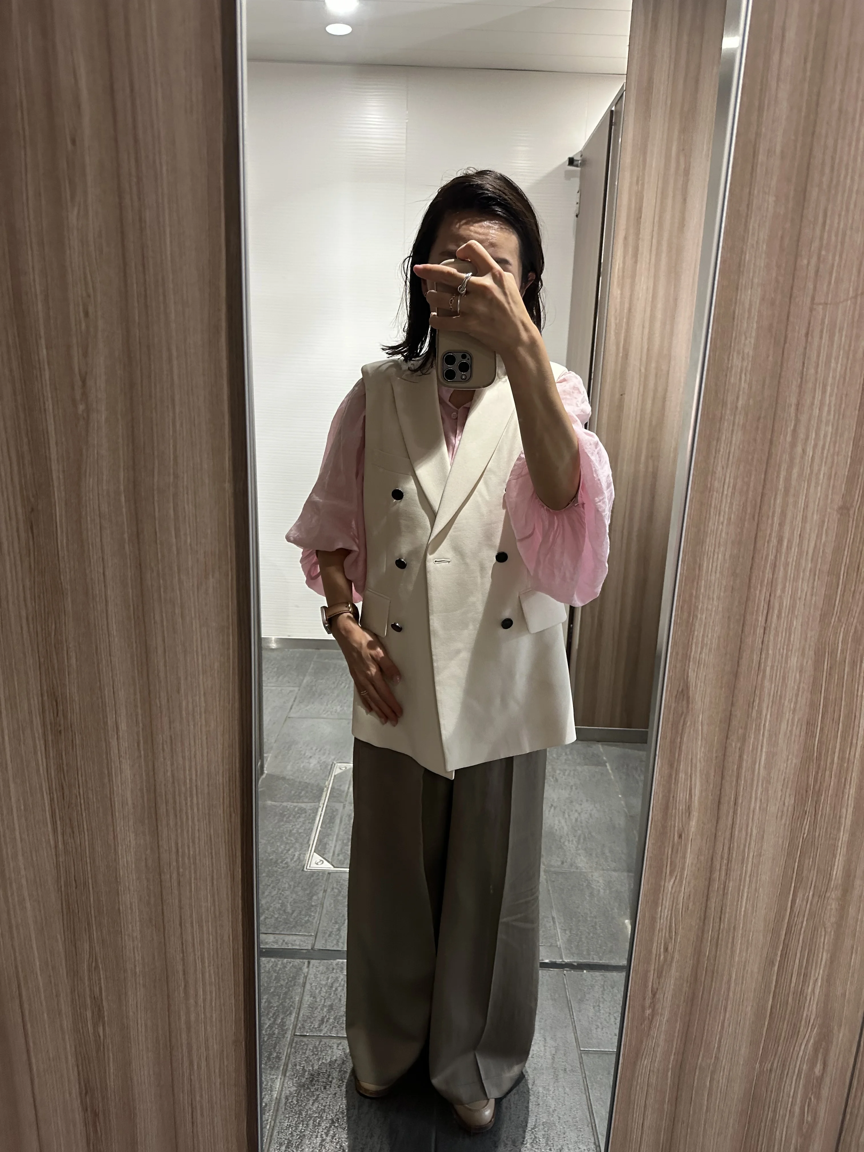 【アラフォーファッション】大人の華やかスタイル「お久しぶりの結婚式に招待されたら何着ていく？」_1_7
