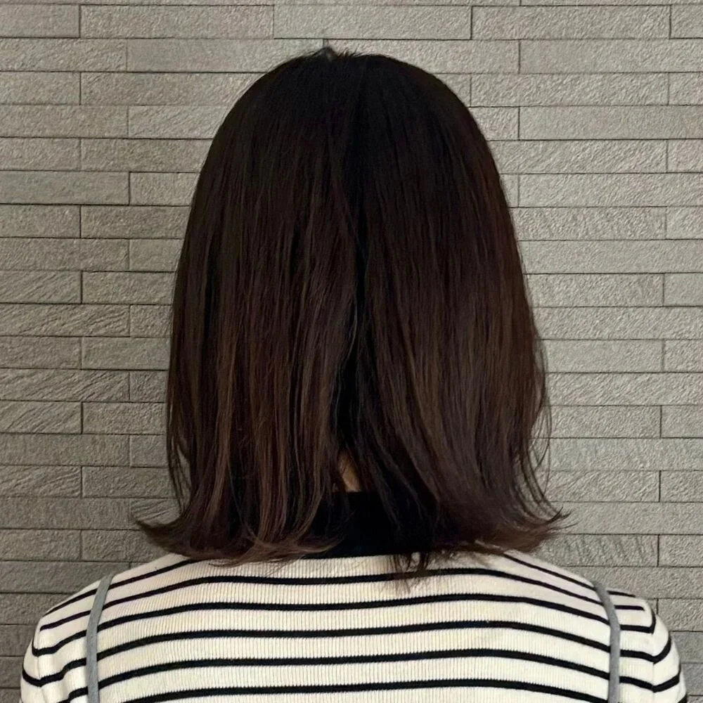 後ろから見た 40代人気ミディアムヘアスタイル6位