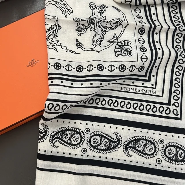 Hermes】カシミアシルクバンダナ柄2024 | ファッション誌Marisol 