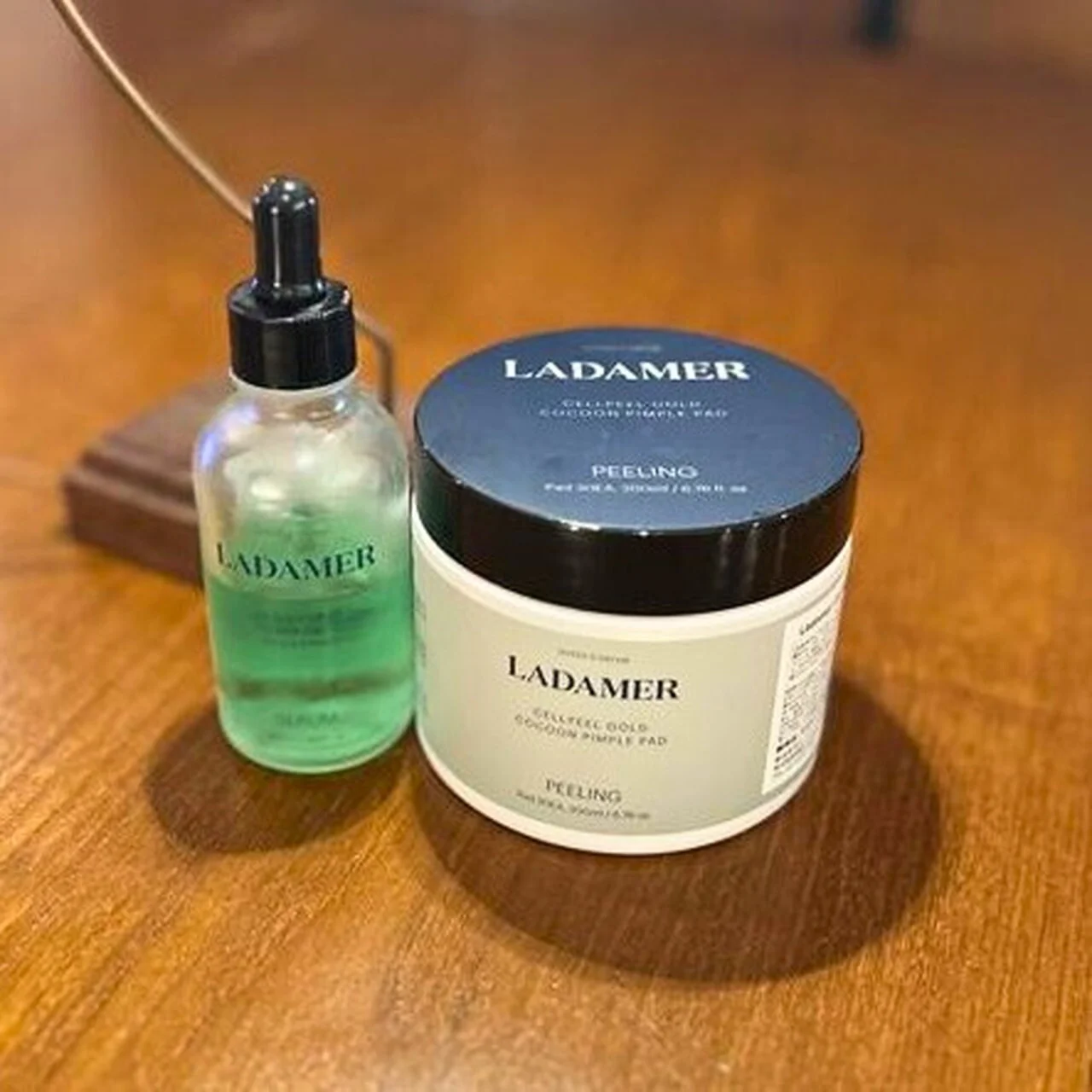 LADAMERの水肌光セラムとピーリングパッド