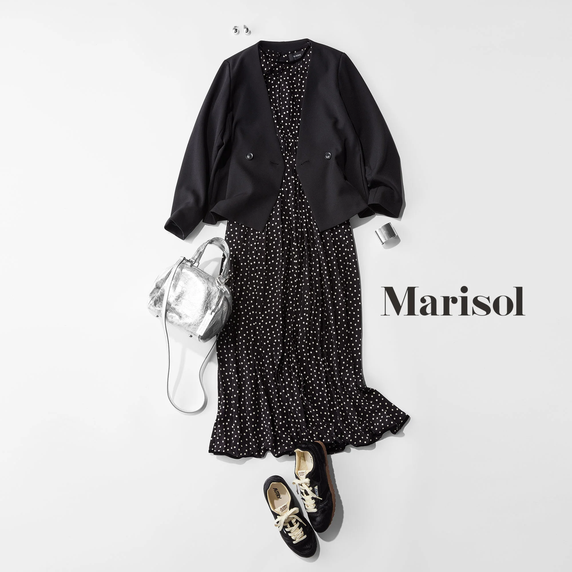 40代ファッション ジャケット×ワンピース×パンツ×スニーカーコーデ