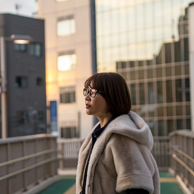 メガネコーデ、40代ファッション、50代ファッション、大人のカジュアルコーデ、大人の休日ファッション　伊達メガネコーデ　レイバン Ray−Ban　RayBan