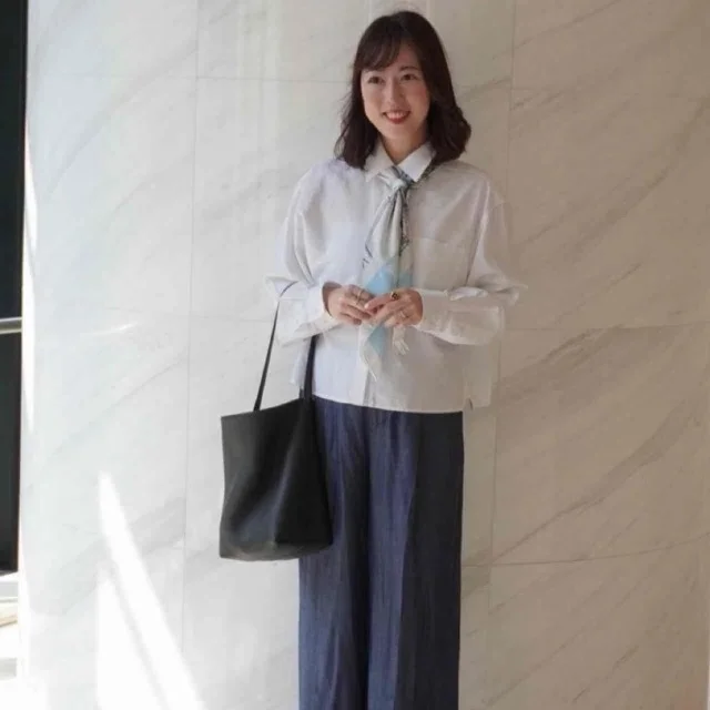 40代の白シャツ、悩まない！ 今っぽく洗練される選び方と大人フェミニンな着こなし_1_20-1