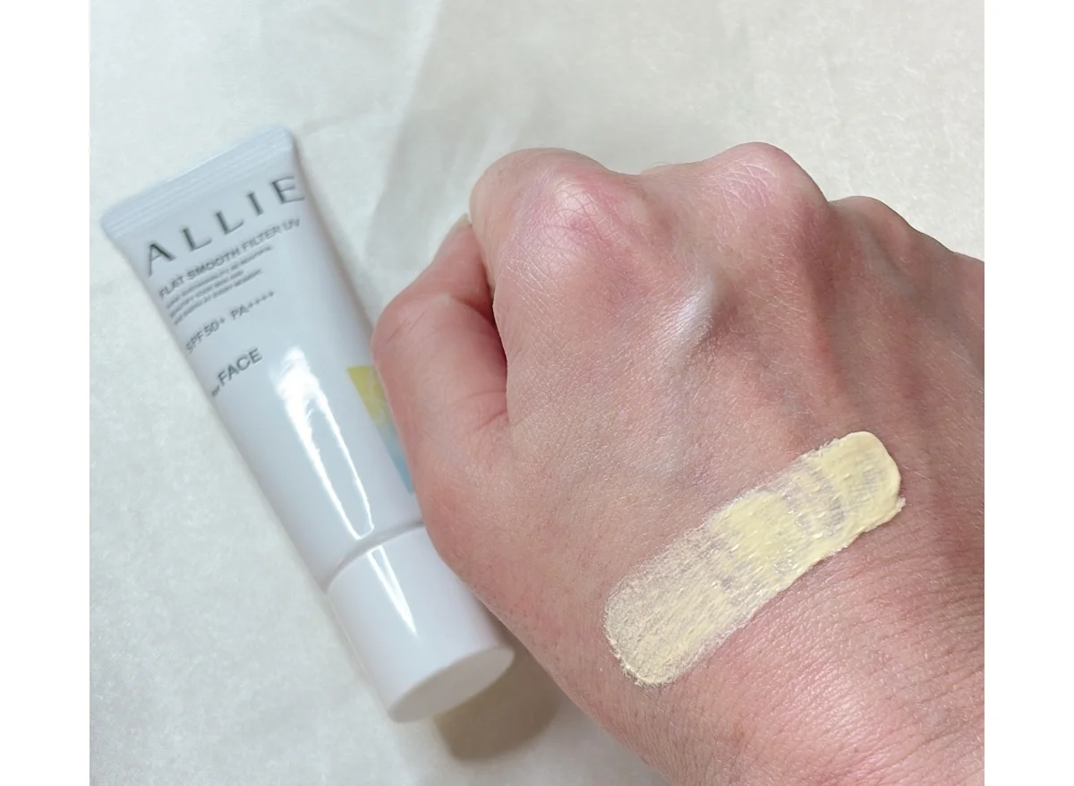  アリィー クロノビューティ フラットスムースフィルターUV  黄色い日やけ止め　カネボウ　実際の色