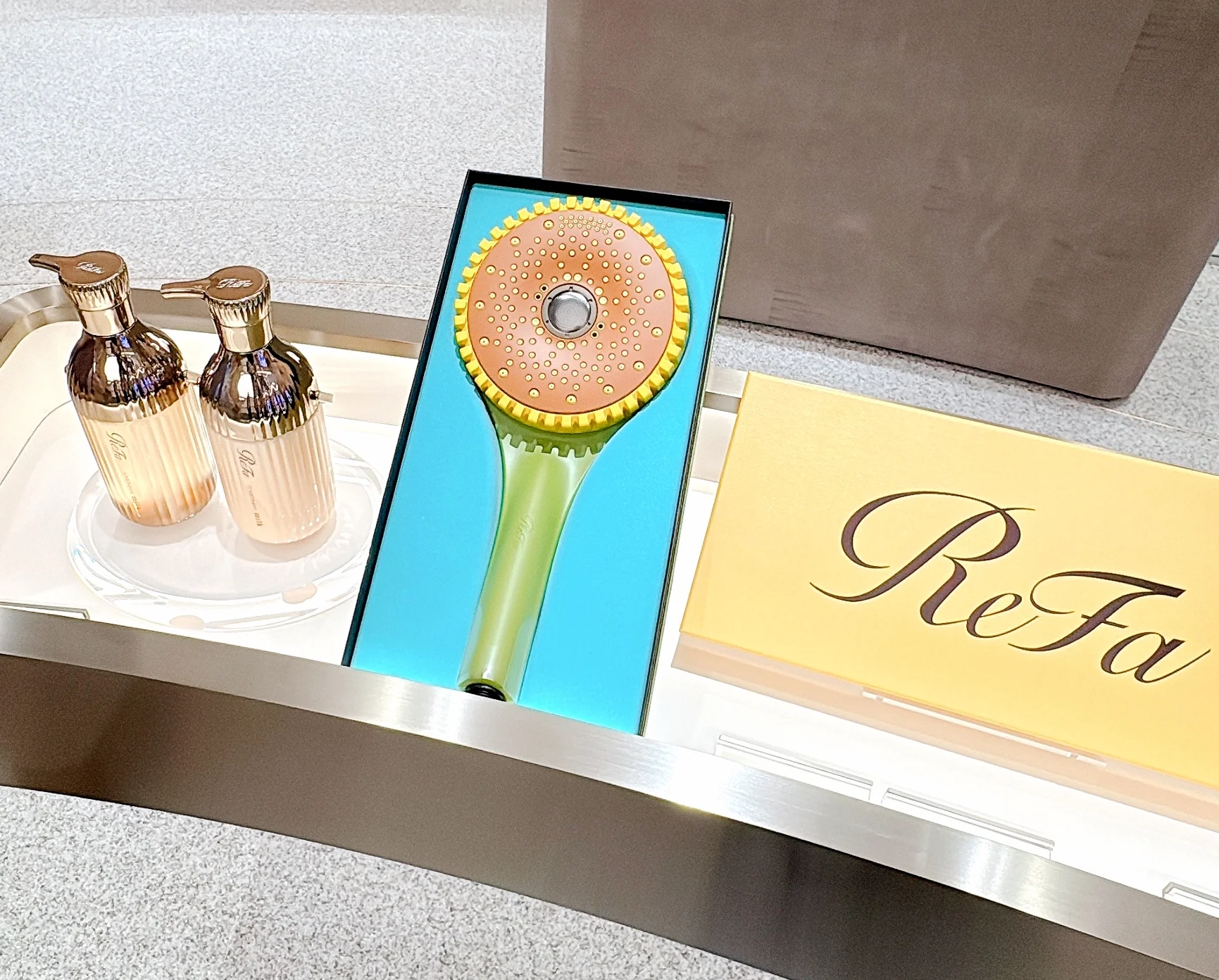 ReFa リファ GINZA  銀座　旗艦店