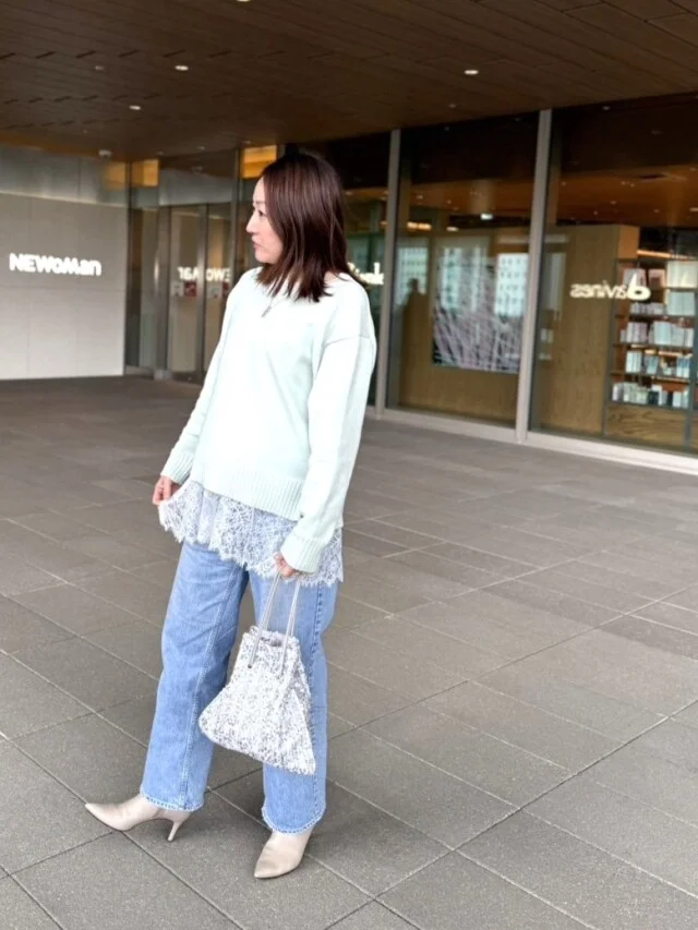 明るめのカラーで合わせて春を意識！