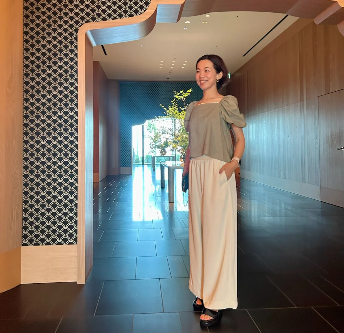 【ブルガリホテル東京】大人の肌みせファッションでホテルアフタヌーンティー