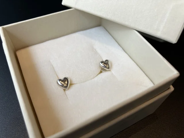 さりげなく映えて可愛い！辛口派にも馴染む【Aletta Jewelry】のハートモチーフピアス_1_3