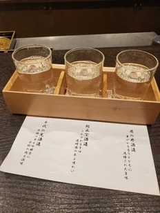  富寿し蔵で提供される日本海直送の新鮮な握り寿司