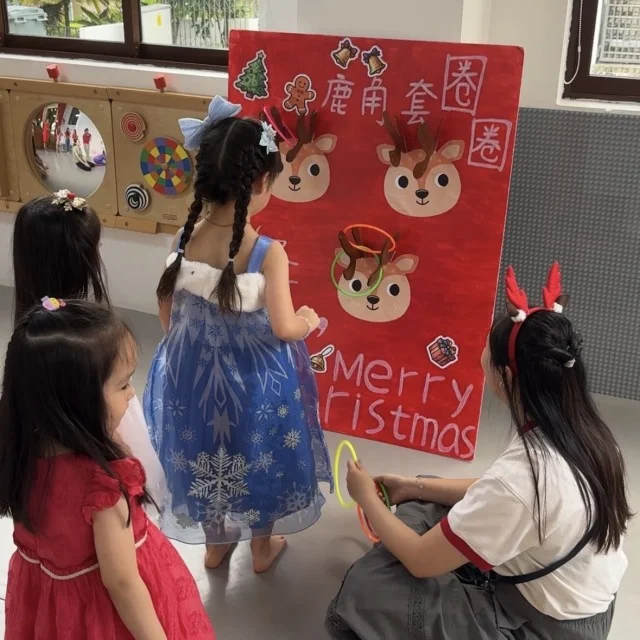 クリスマス気分を盛り上げる、紅白グリッターネイルでクリスマス会へ_1_5