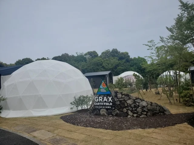 全32サイトのドームテントが並ぶGRAX EARTH FIELD