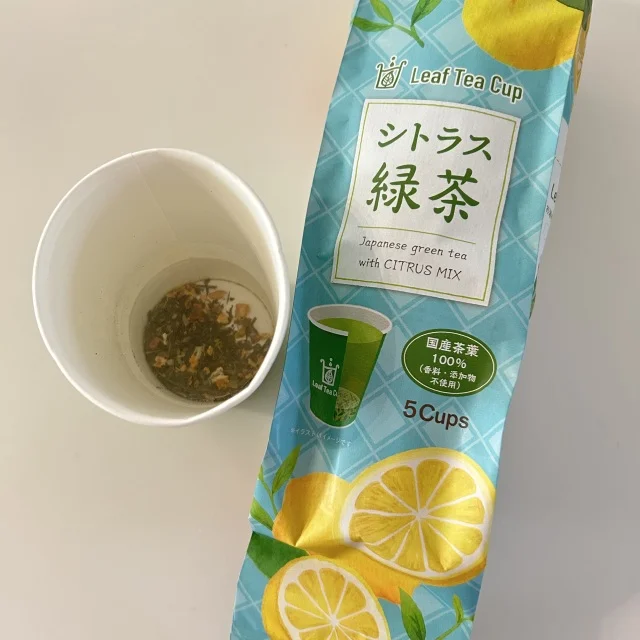 日本初！茶葉入り紙コップで飲むシトラス緑茶_1_1