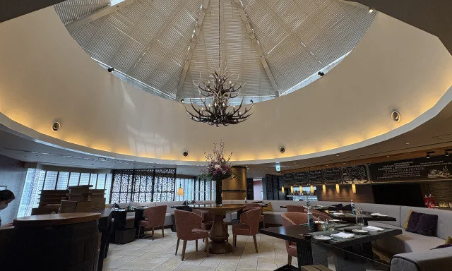 甘いだけじゃない、お肉も楽しめるホテルアフタヌーンティー_1_1