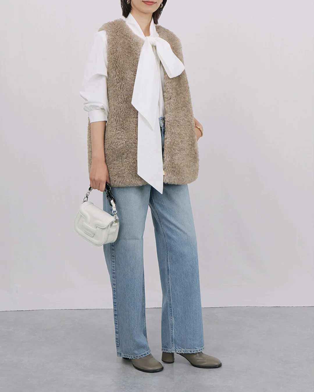 ボウタイブラウスの結び方　デニムコーデ　私服