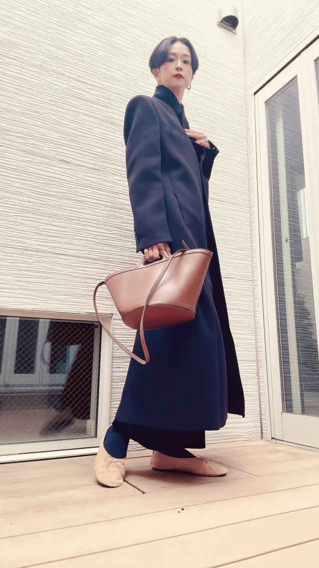 ベーシックにこだわる。ZARAで黒コートの新調。_1_4-2